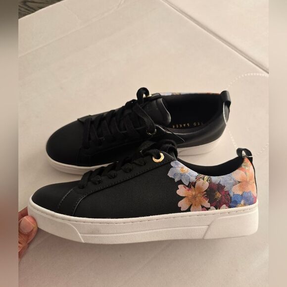 Ted Baker Alisson Sneakers Black Floral Size 6.5 - Picture 2 of 11